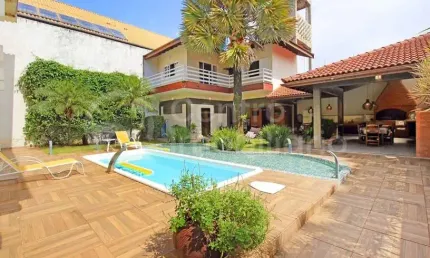 CASA à venda com piscina e 4 quartos em Peruíbe, no bairro Balneario Florida