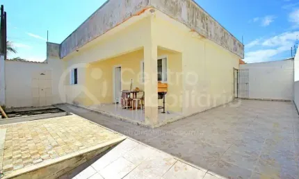 CASA à venda com 2 quartos em Peruíbe, no bairro Balneario Sao Joao Batista