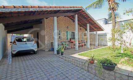 CASA à venda com piscina e 3 quartos em Peruíbe, no bairro Parque Balneario Oasis