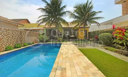 CASA à venda com piscina e 3 quartos em Peruíbe, no bairro Jardim Beira Mar