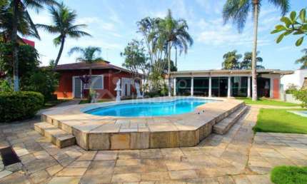 CASA à venda com piscina e 4 quartos em Peruíbe, no bairro Balneario Sambura