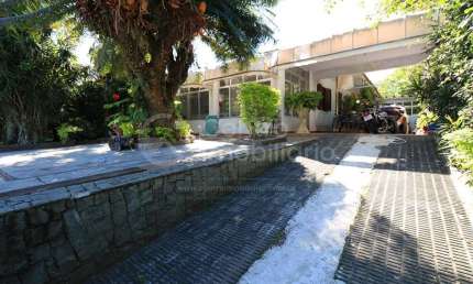 CASA à venda com 3 quartos em Peruíbe, no bairro Centro