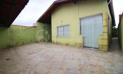 CASA à venda com 2 quartos em Peruíbe, no bairro Jardim Brasil