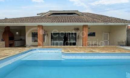 CASA à venda com piscina e 3 quartos em Peruíbe, no bairro Jardim Imperador