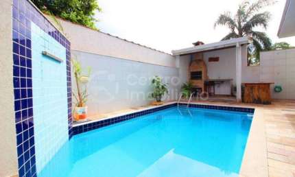 CASA à venda com piscina e 3 quartos em Peruíbe, no bairro Jardim Três Marias