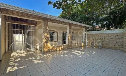 Casa à venda com 3 quartos em peruíbe, no bairro centro