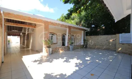 CASA à venda com 3 quartos em Peruíbe, no bairro Centro