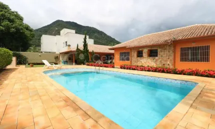 CASA à venda com piscina e 2 quartos em Peruíbe, no bairro Guarau