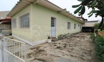 CASA à venda com 3 quartos em Peruíbe, no bairro Belmira Novaes
