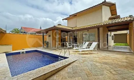 CASA à venda com piscina e 3 quartos em Peruíbe, no bairro Cidade Nova Peruíbe