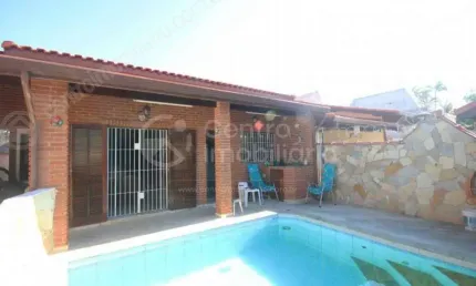 CASA à venda com piscina e 3 quartos em Peruíbe, no bairro Parque Balneario Oasis