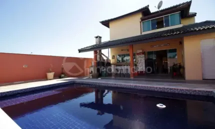 CASA à venda com piscina e 3 quartos em Peruíbe, no bairro Jd Tres Marias