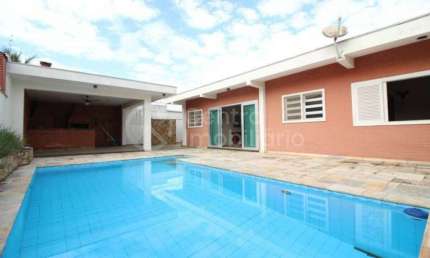 CASA à venda com piscina e 4 quartos em Peruíbe, no bairro Centro