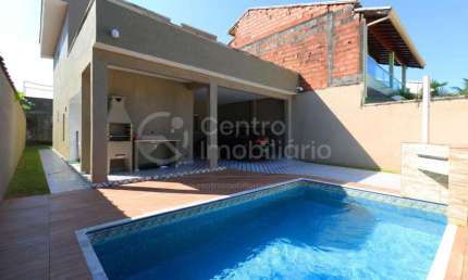 CASA à venda com piscina e 3 quartos em Peruíbe, no bairro Belmira Novaes