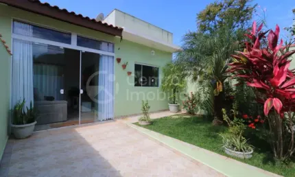 Casa à venda com 2 quartos em peruíbe, no bairro jardim veneza