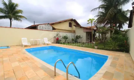 CASA à venda com piscina e 3 quartos em Peruíbe, no bairro Jardim Três Marias