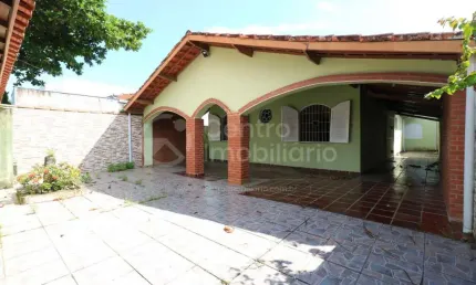 CASA à venda com 3 quartos em Peruíbe, no bairro Parque Balneario Oasis
