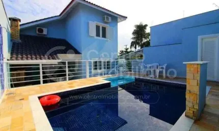 CASA à venda com 3 quartos em Peruíbe, no bairro Centro