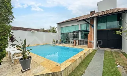 CASA à venda com piscina e 3 quartos em Peruíbe, no bairro Parque Balneario Oasis