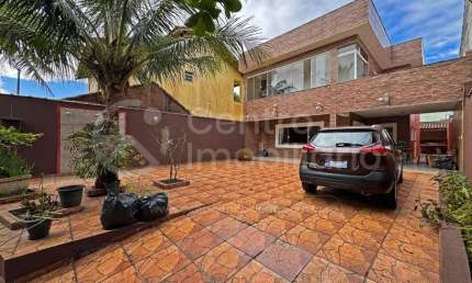CASA à venda com 7 quartos em Peruíbe, no bairro Belmira Novaes