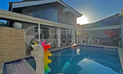 CASA à venda com piscina e 3 quartos em Peruíbe, no bairro Jardim Imperador