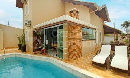 CASA à venda com piscina e 3 quartos em Peruíbe, no bairro Estancia Sao Jose