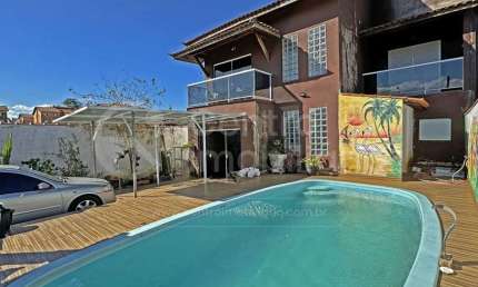 CASA à venda com piscina e 3 quartos em Peruíbe, no bairro Jardim Veneza