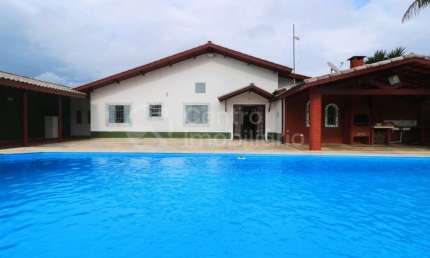 CASA à venda com piscina e 4 quartos em Peruíbe, no bairro Cidade Nova Peruíbe