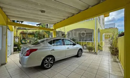 CASA à venda com 3 quartos em Peruíbe, no bairro Centro