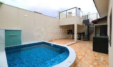 CASA à venda com piscina e 3 quartos em Peruíbe, no bairro Balneario Sambura