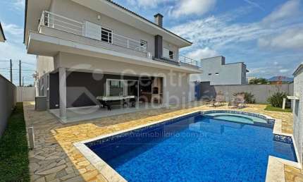 CASA à venda com piscina e 4 quartos em Peruíbe, no bairro Bougainvillee IV