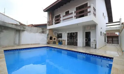 Casa à venda com piscina e 4 quartos em peruíbe, no bairro jardim star