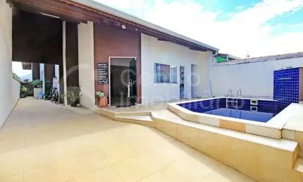 CASA à venda com piscina e 3 quartos em Peruíbe, no bairro Balneário Casa Blanca