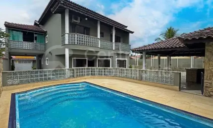 Casa à venda com piscina e 4 quartos em peruíbe, no bairro estancia balnearia convento velho
