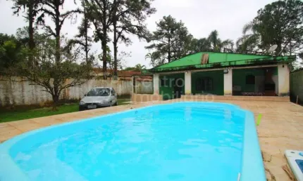 Casa à venda com piscina e 3 quartos em peruíbe, no bairro estancia antonio novaes