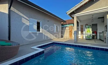CASA à venda com piscina e 3 quartos em Peruíbe, no bairro Jardim Três Marias