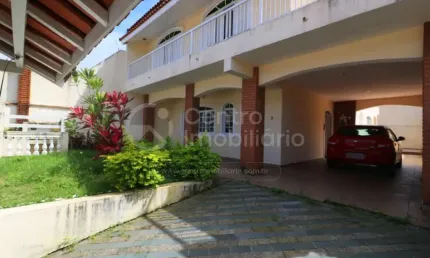 CASA à venda com 4 quartos em Peruíbe, no bairro Parque Balneario Oasis