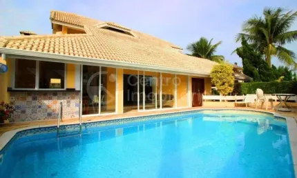 Casa à venda com piscina e 5 quartos em peruíbe, no bairro bougainvillee i