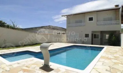 CASA à venda com piscina e 4 quartos em Peruíbe, no bairro Centro