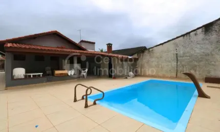 Casa à venda com piscina e 3 quartos em peruíbe, no bairro stella maris