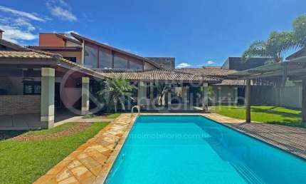 CASA à venda com piscina e 5 quartos em Peruíbe, no bairro Parque Balneario Oasis