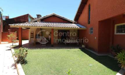 CASA à venda com 4 quartos em Peruíbe, no bairro Centro