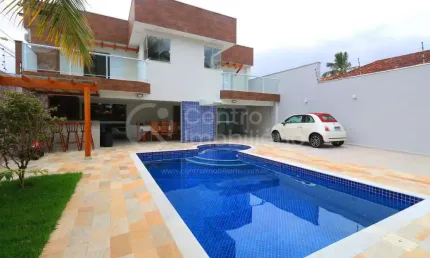 CASA à venda com piscina e 3 quartos em Peruíbe, no bairro Estancia Sao Jose