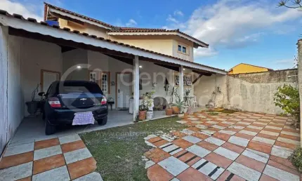 Casa à venda com 4 quartos em peruíbe, no bairro maria h novaes