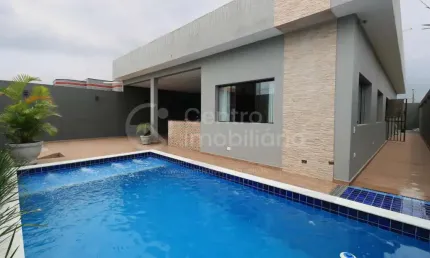 CASA à venda com piscina e 3 quartos em Peruíbe, no bairro Flora Rica III