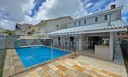 CASA à venda com piscina e 4 quartos em Peruíbe, no bairro Bougainvillee I