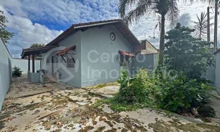 CASA à venda com 3 quartos em Peruíbe, no bairro Belmira Novaes