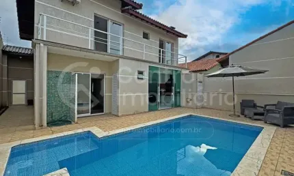 CASA à venda com piscina e 3 quartos em Peruíbe, no bairro Jardim Imperador