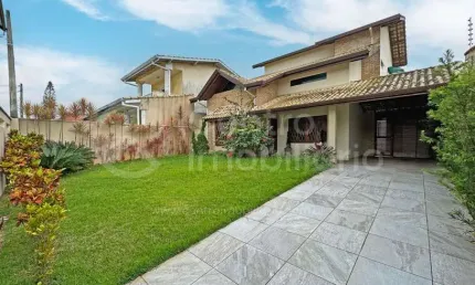 CASA à venda com 3 quartos em Peruíbe, no bairro Jardim Imperador