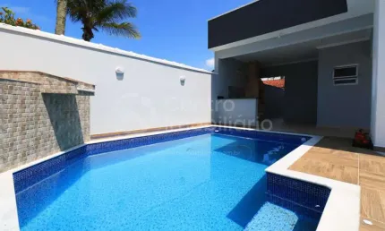 Casa à venda com piscina e 3 quartos em peruíbe, no bairro parque balneario oasis